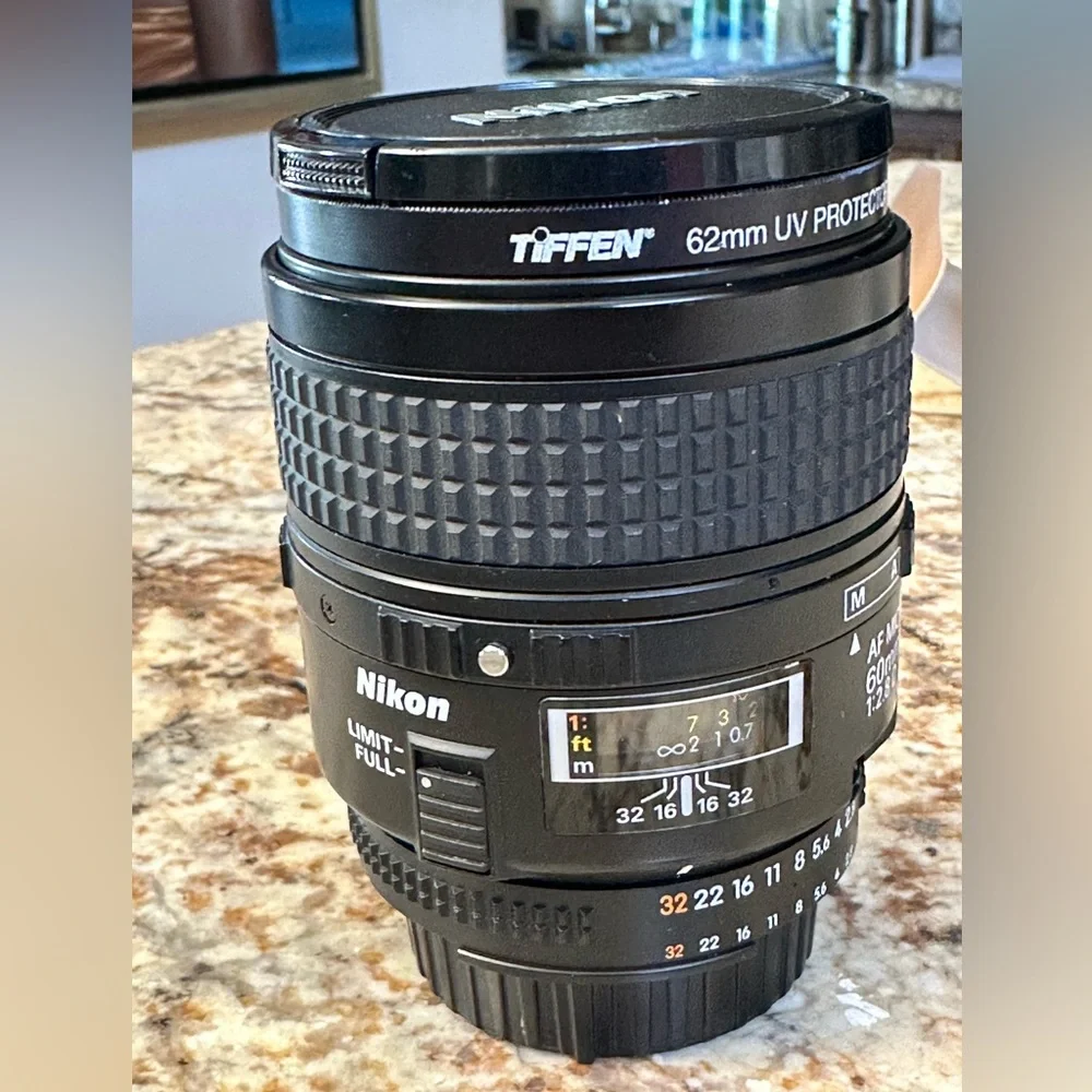 Used Nikon AF 60mm Micro 2.8 w caps UV pro lens filter like new